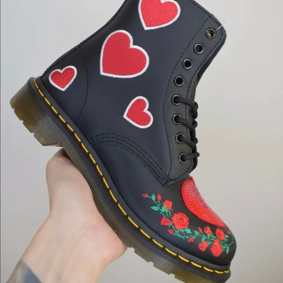 Dr MARTENS 1460 PASCAL HEARTS Black Red Embroid - Picture 12 of 12